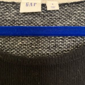 Black & Cream GAP Sweater